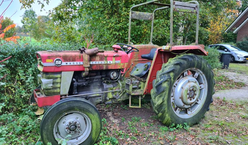 Massey Ferguson 158