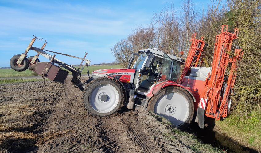 Massey Ferguson 5S.145