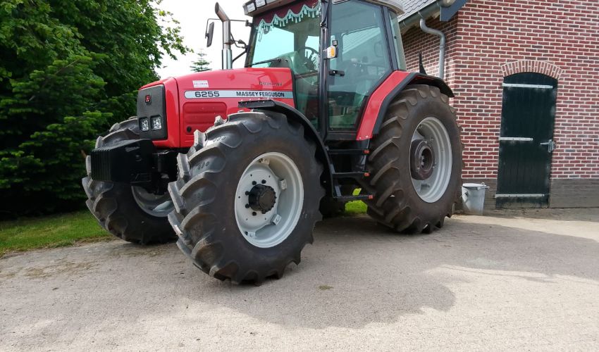 Massey Ferguson 6255