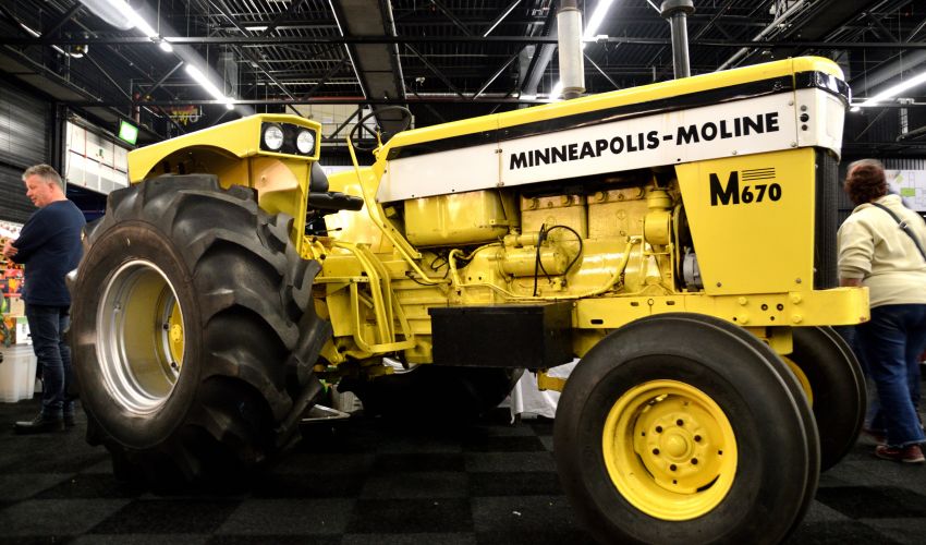 Minneapolis-moline M 670