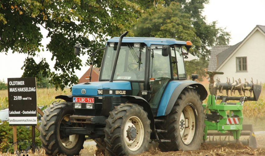 New Holland 7840