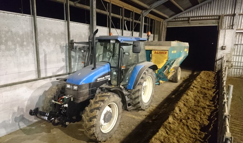 New Holland TS 100