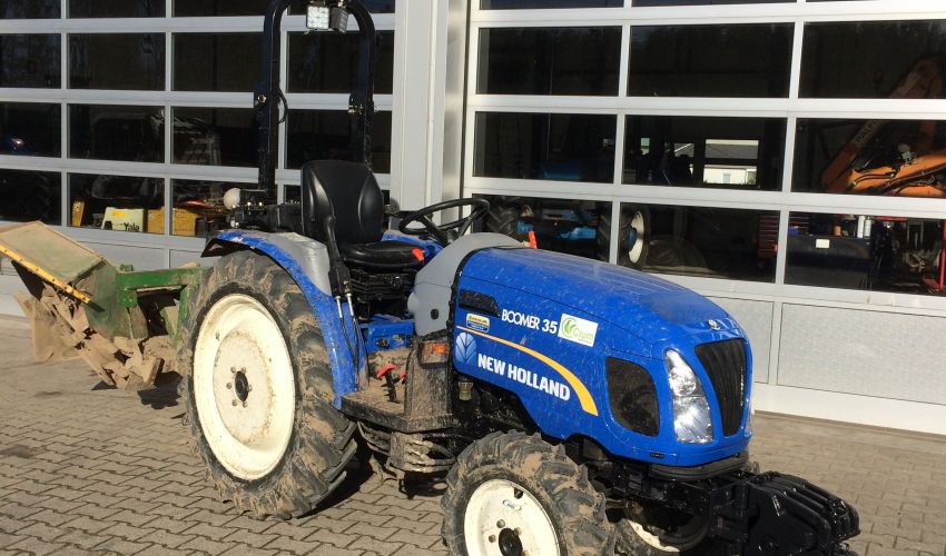 New Holland Boomer