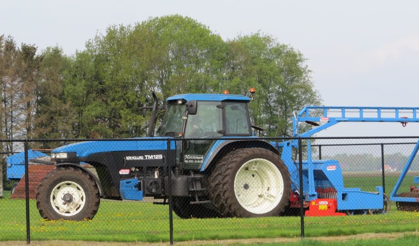 New Holland TM 125
