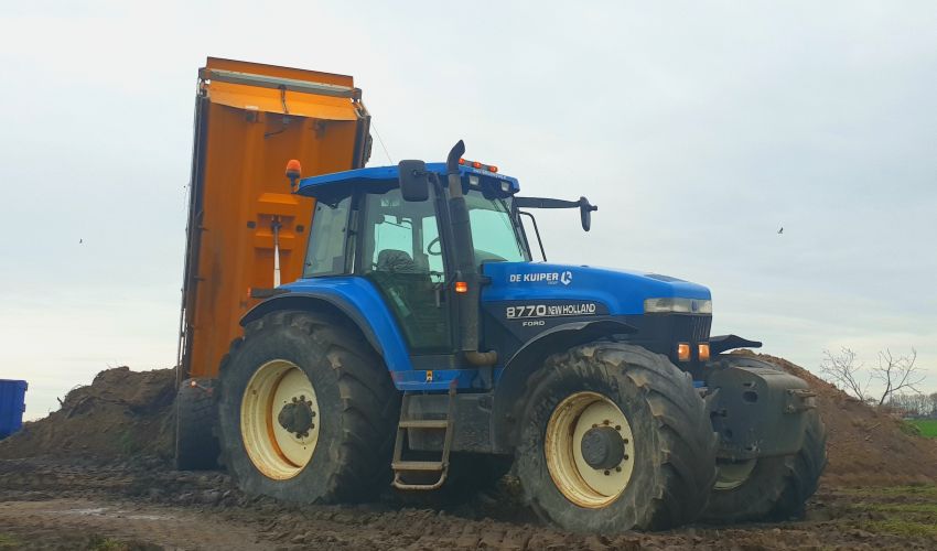 New Holland 8770