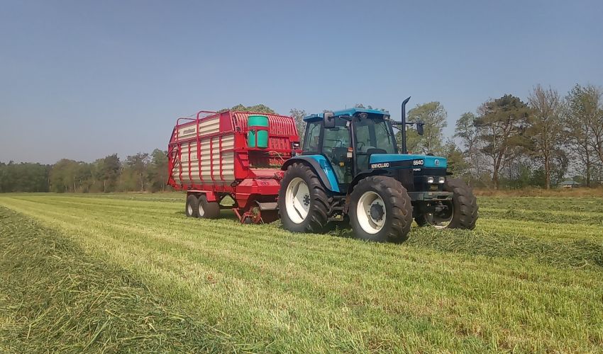New Holland 6640