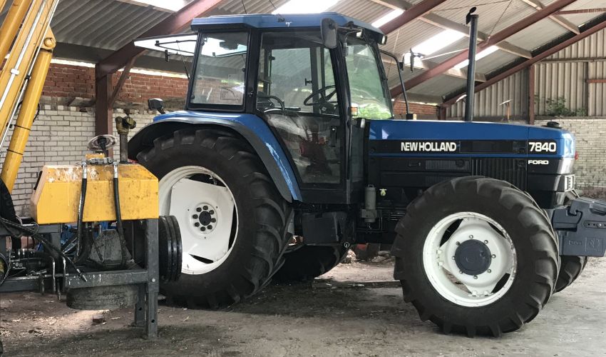 New Holland 7840