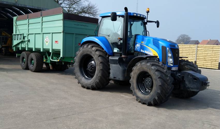 New Holland T 8020