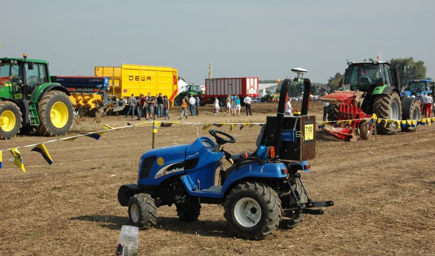 New Holland TZ25D