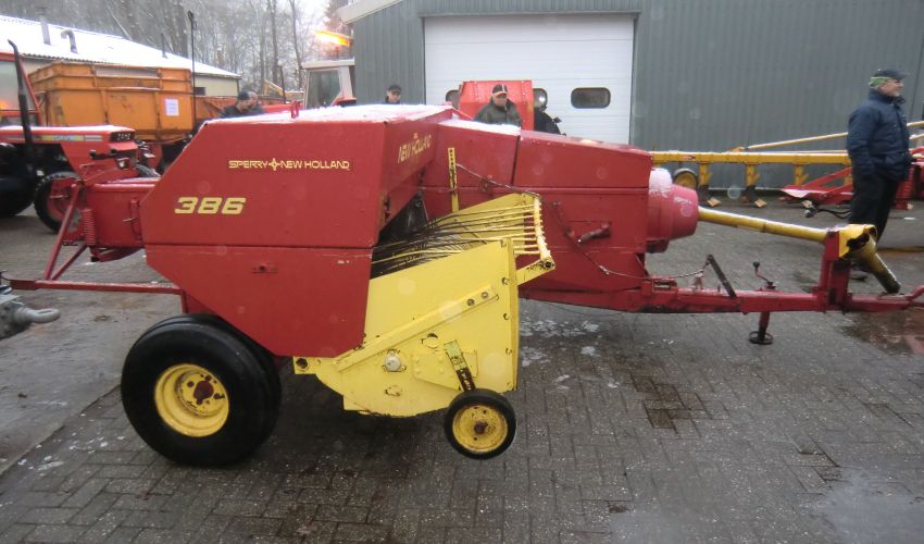 New Holland 386