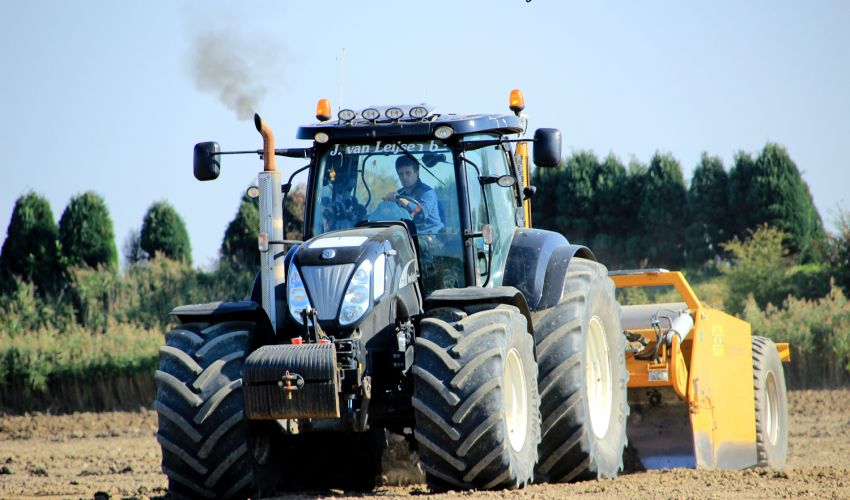 New Holland T 7050