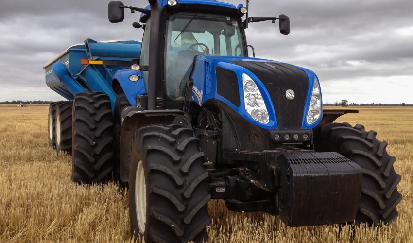 New Holland T 8.300