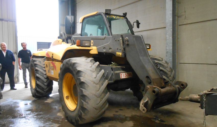 New Holland LM 426