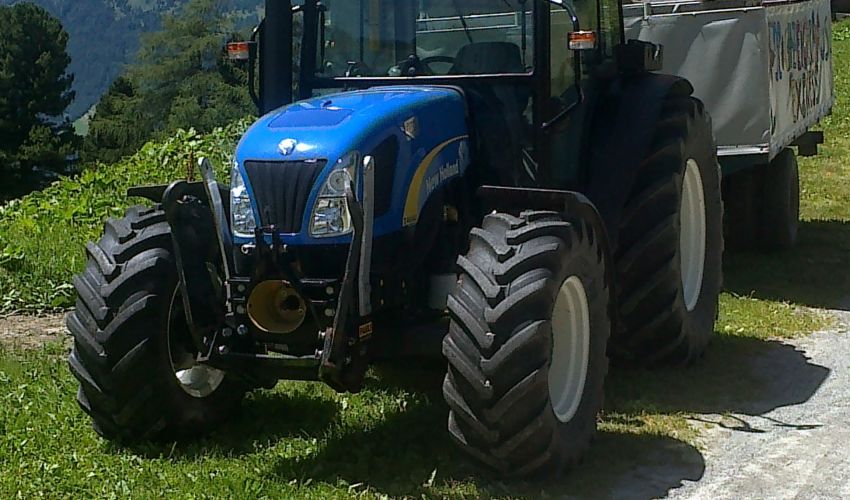 New Holland T 4040 