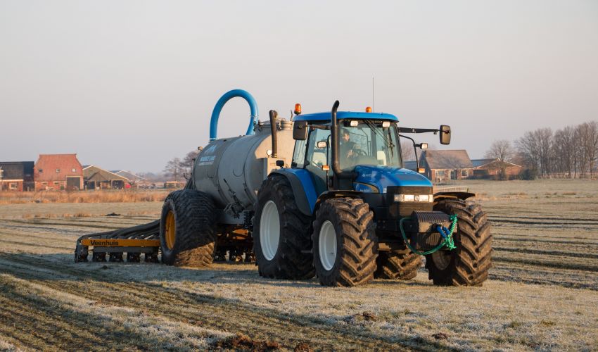 New Holland TM 140