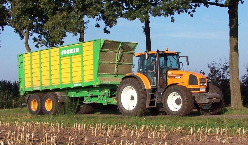 Renault Ares 710 RZ