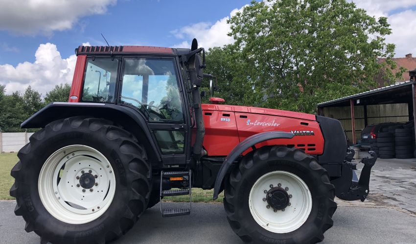Valtra 8950