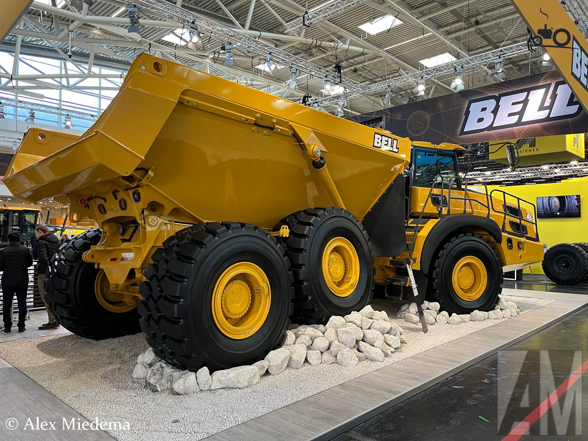Bell B50E-Muldenkipper auf der Bauma 2025 im Messegelände München
