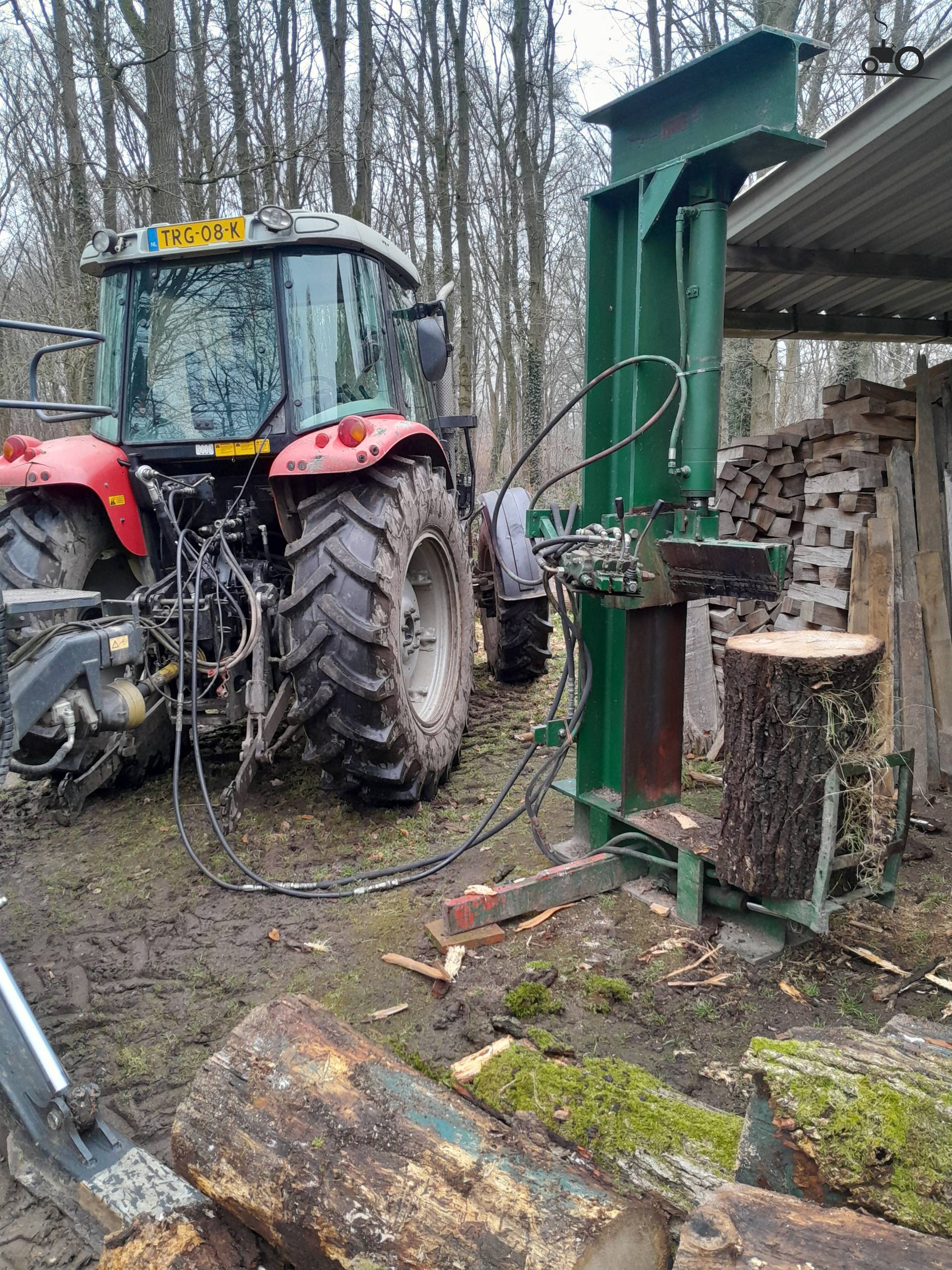 Alten selbstgebauten Spalter aus dem Schuppen geholt