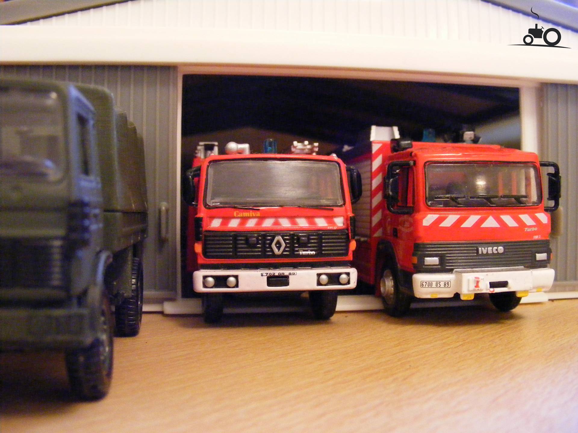 Solido legervrachtwagen en Del Prado brandweerwagens