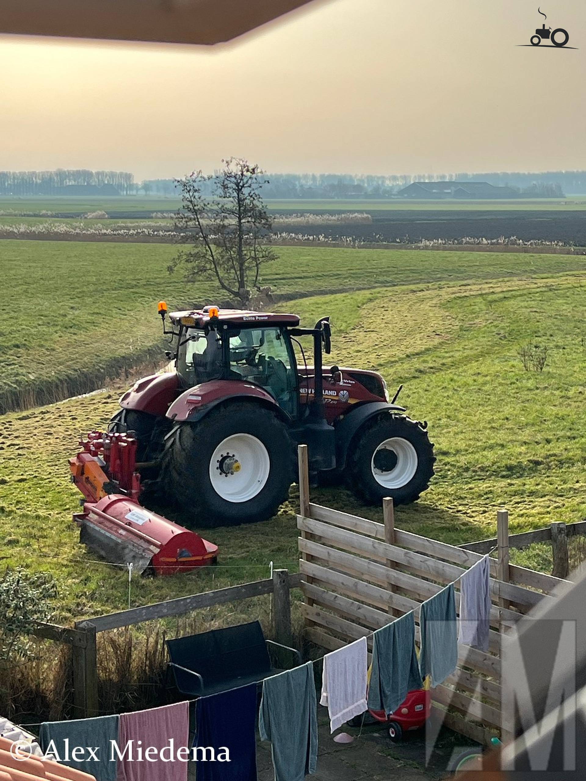 New Holland T7.270 met klepelmaaier in Koarnjum