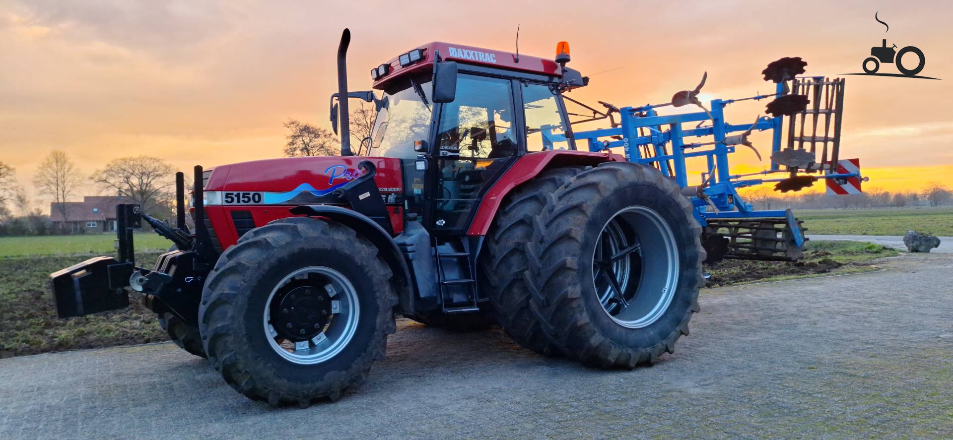 Case Maxxum 5150 Pro maxxtrac, met de vleugelschaar cultivator.