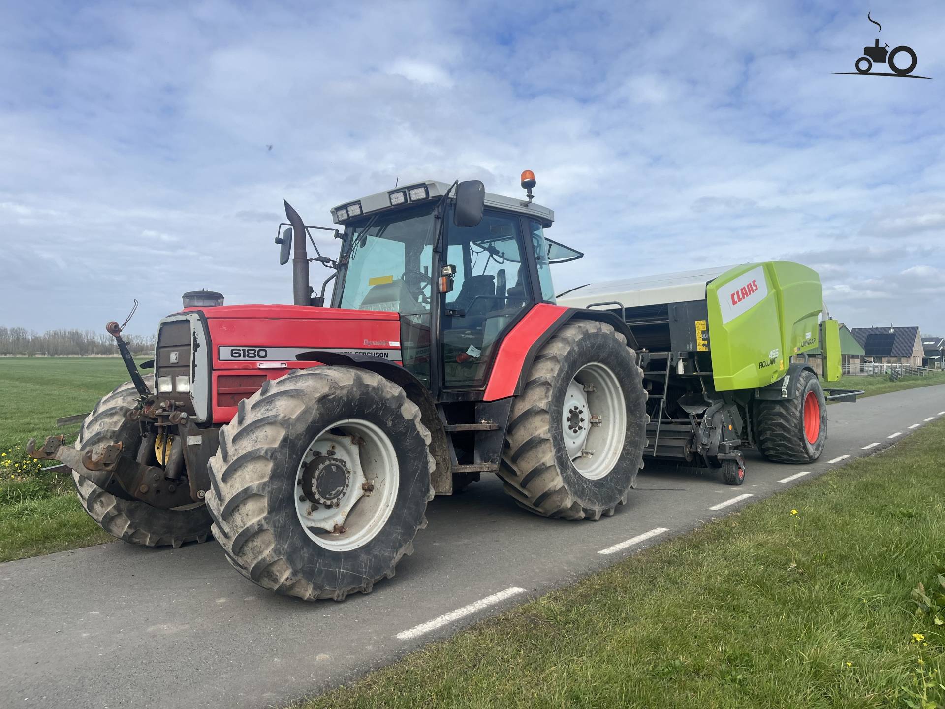 Claas baler-wrapper combo with 5,931 bales