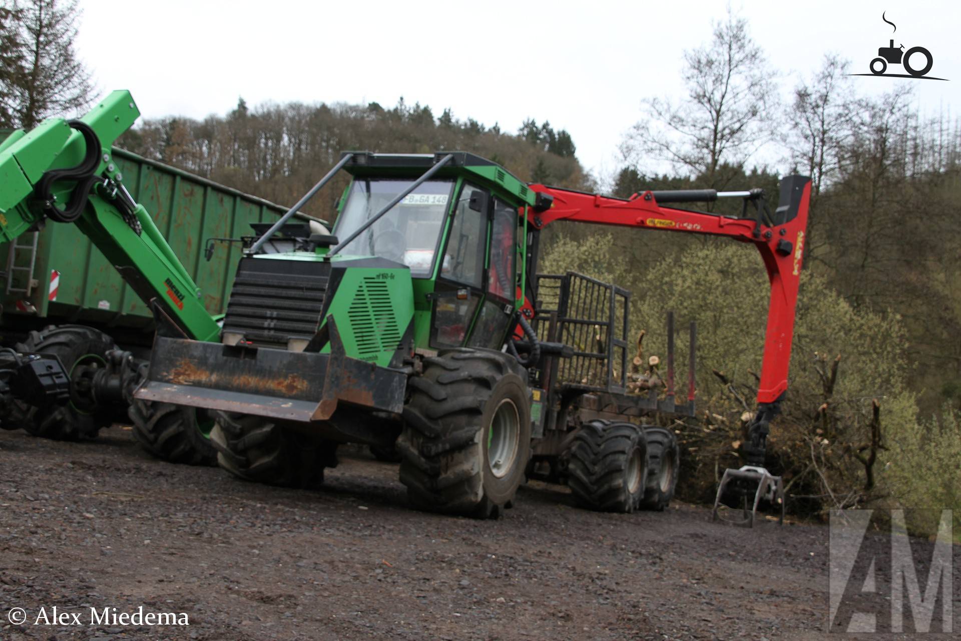 Noe nf160-6r met bosbouwmachine met Palfinger laadkraan