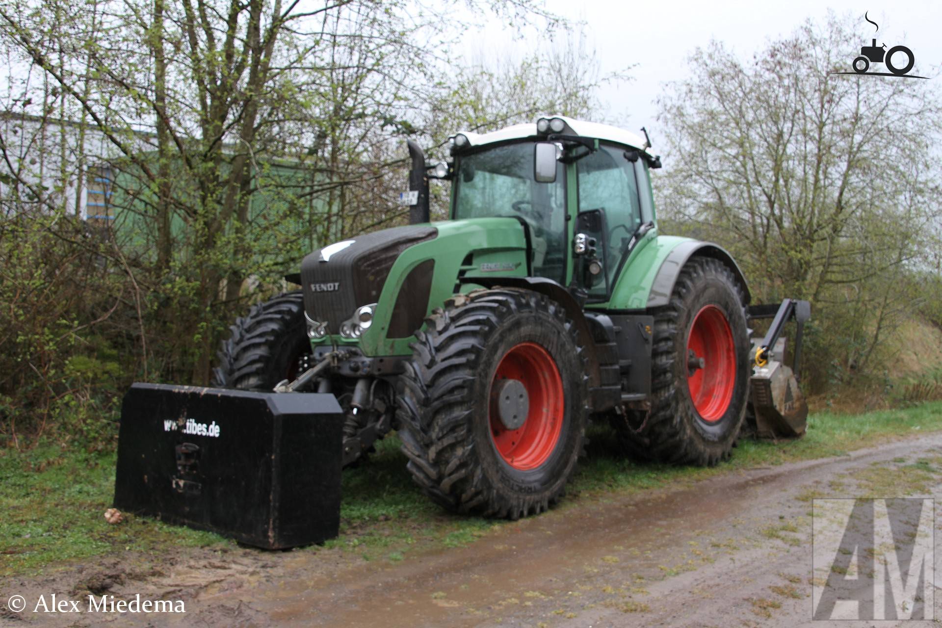 Fendt 936 Vario with front hitch attachment