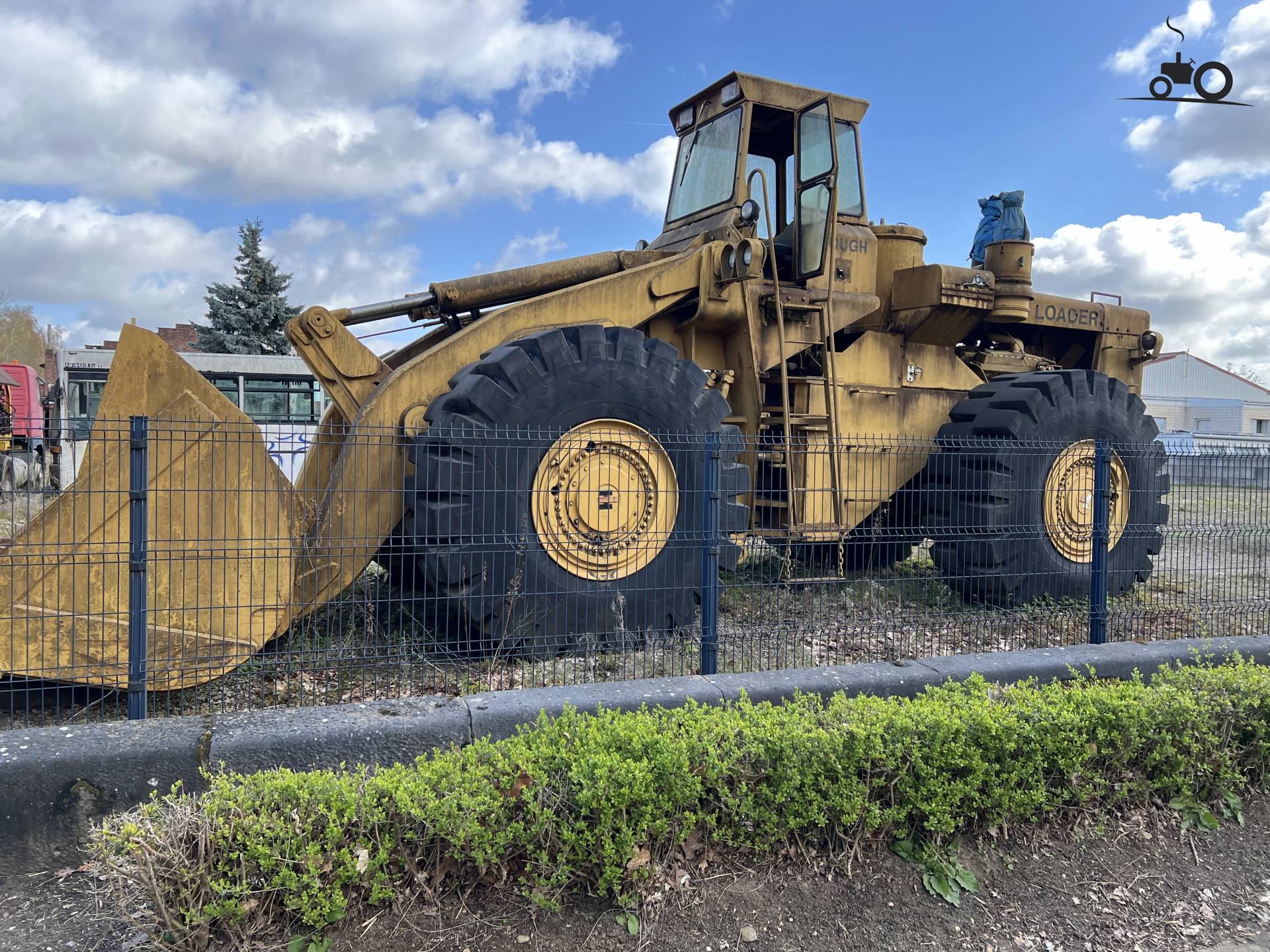 international loader