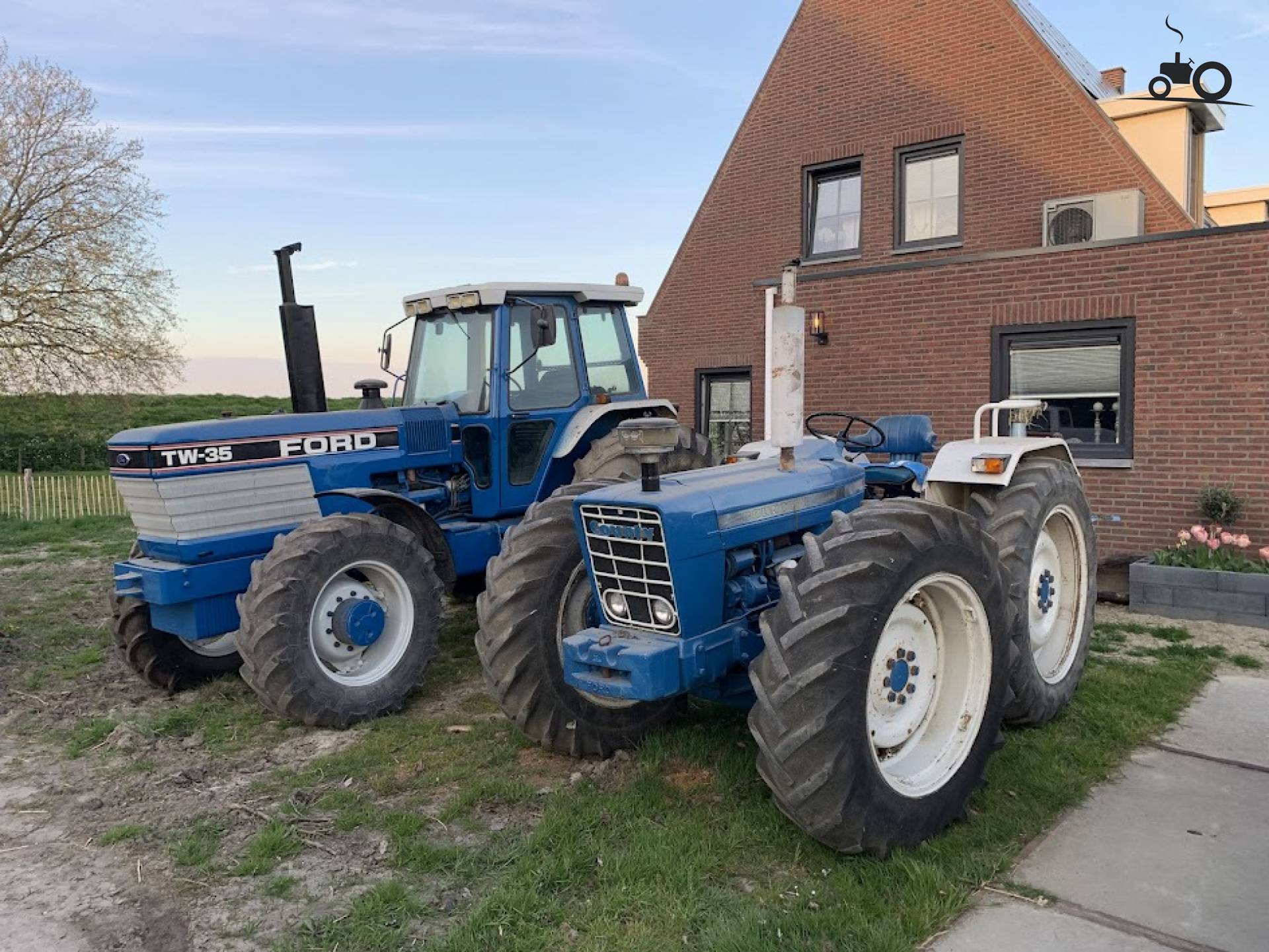 Ford County 954 en Ford TW 35 buiten