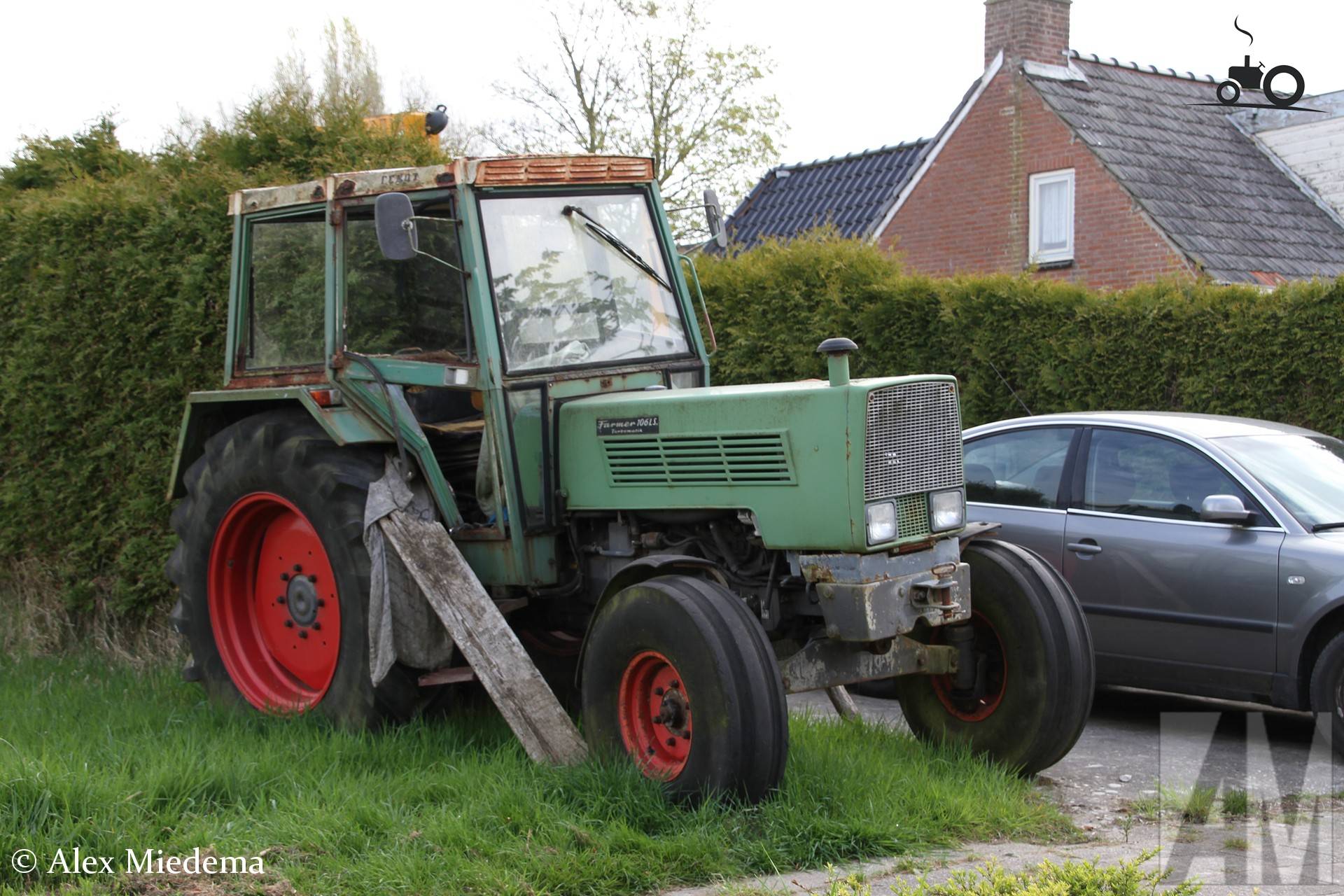 Fendt Farmer 106 LS tractor in Minnertsgea