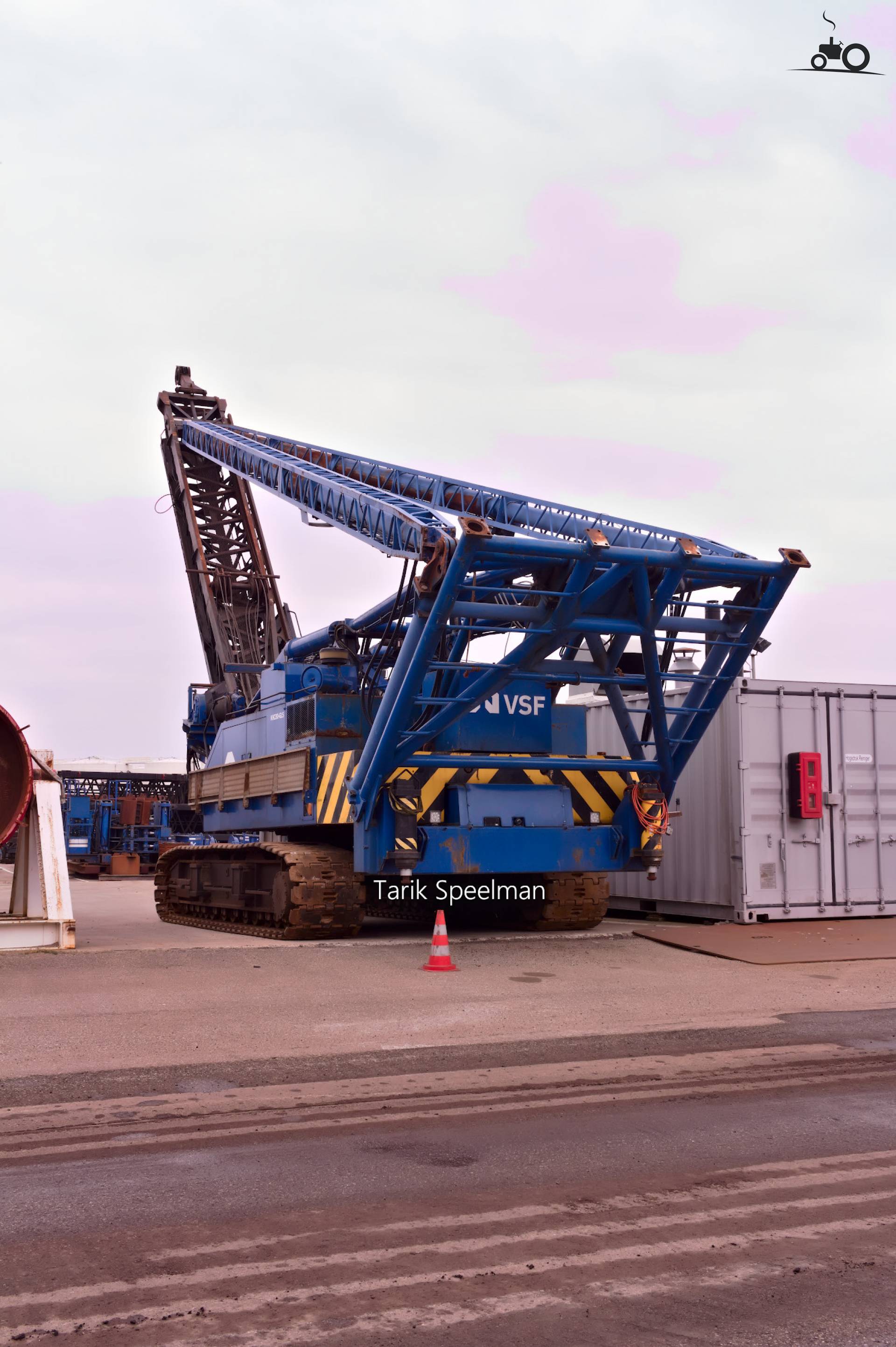 Hitachi KH 230 GLS machine in Dordrecht