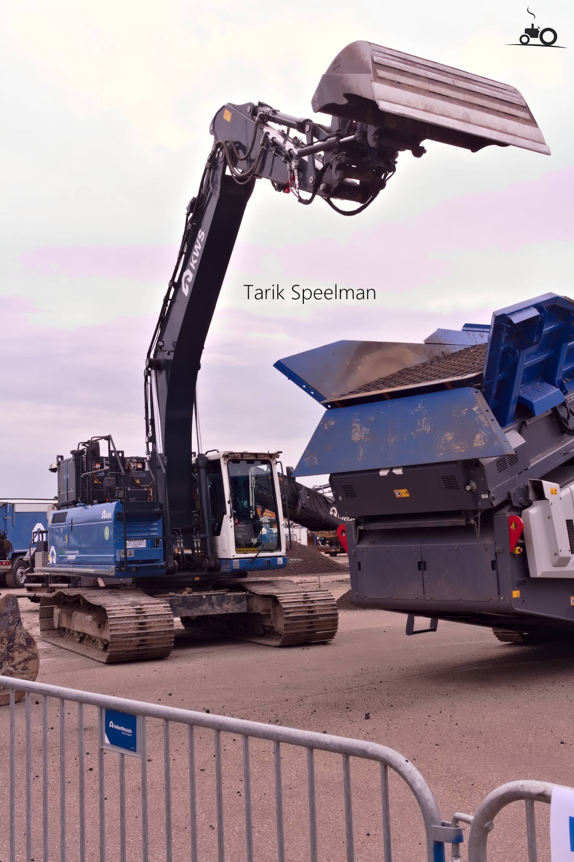 Liebherr graafmachine in Dordrecht