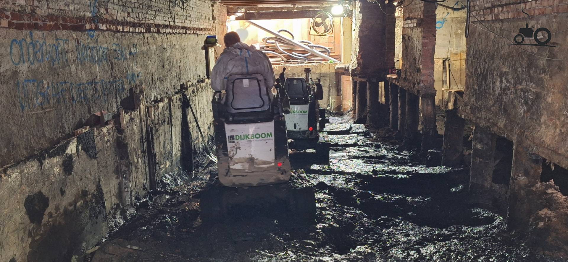 Kelderbouw onder grachtenpanden met Bobcat E10 machine
