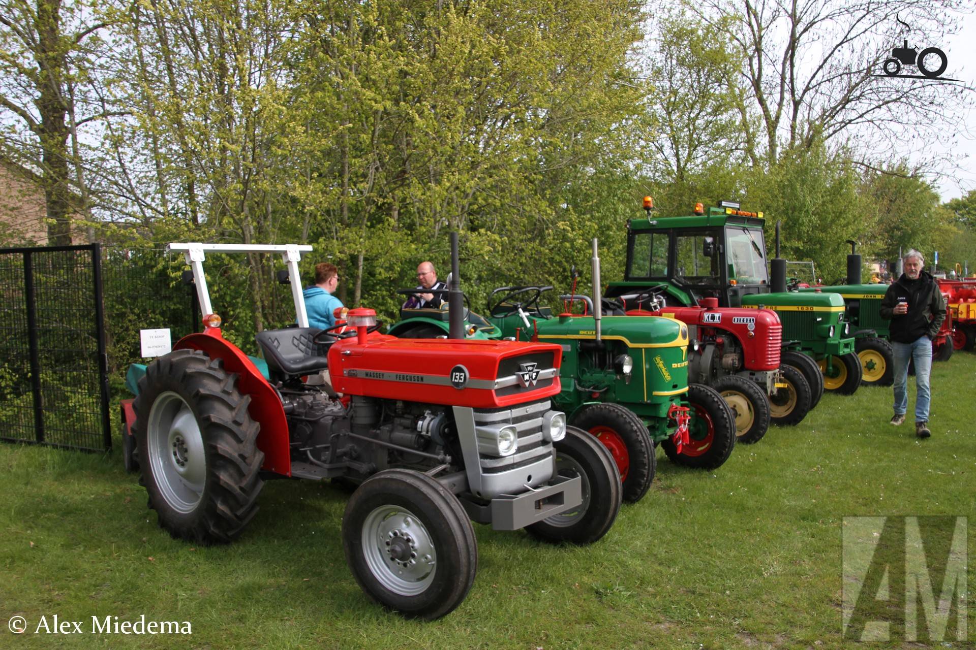 Massey Ferguson 133 tractor in Minnertsga