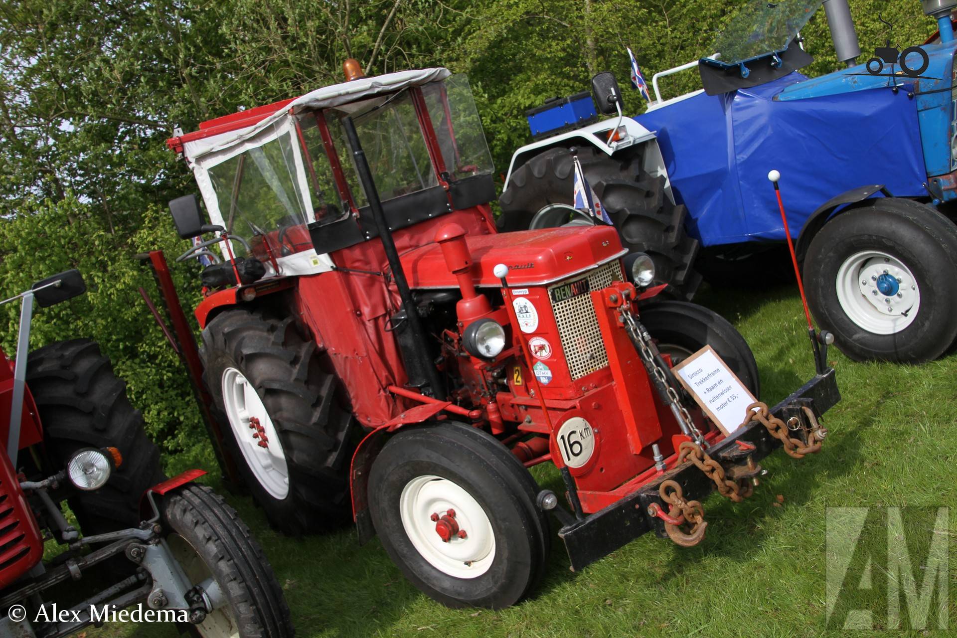 Renault trekker op Oldtimerdei Minnertsga