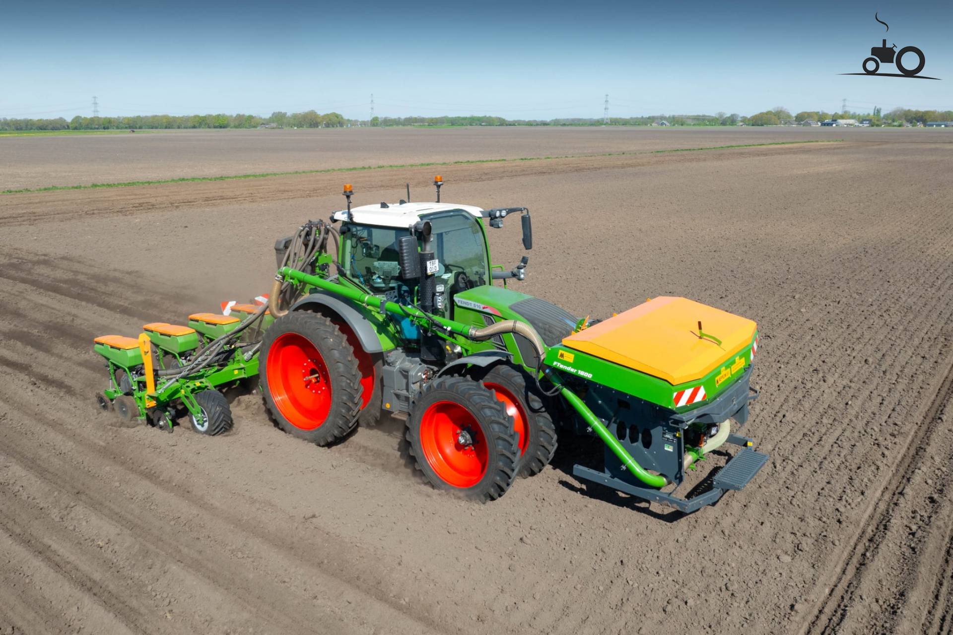 Fendt 516 Vario with an Amazone corn planter