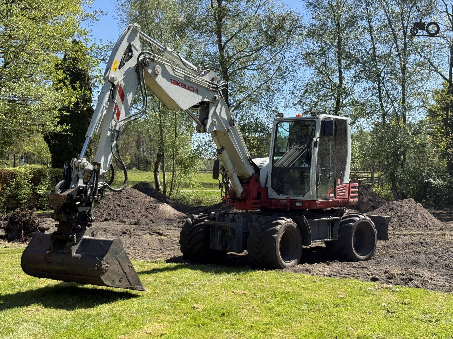 Contracting company Alkema working with the Takeuchi TB 295