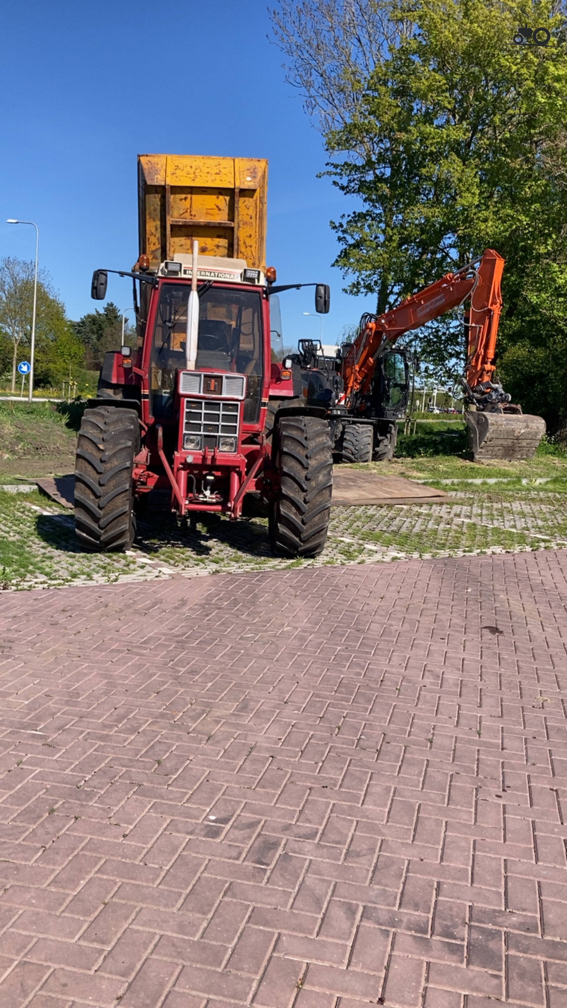 International 1056XL trekker