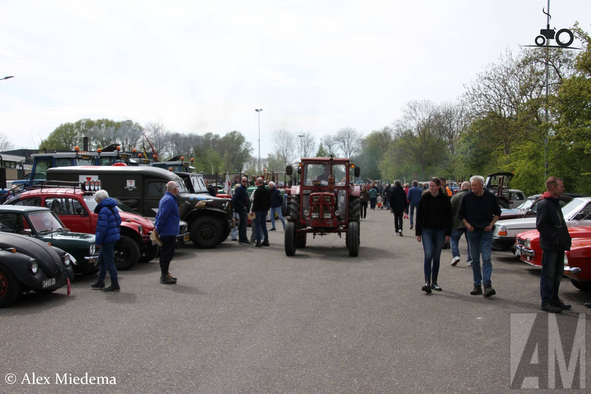 BM Volvo vertrekt van Oldtimerdei Minnertsga