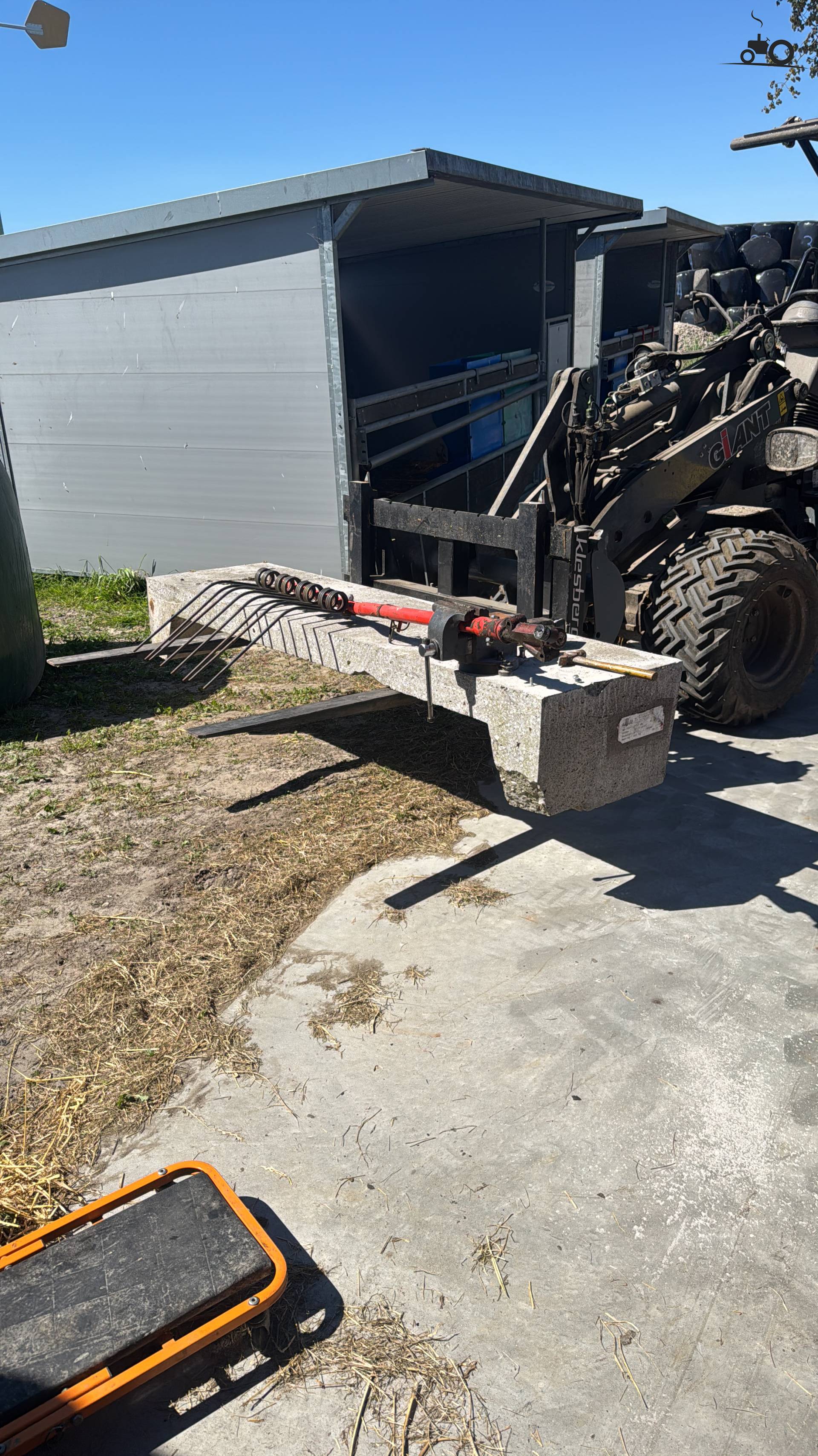 Kuhn GA 7301 rake with bogie wheels