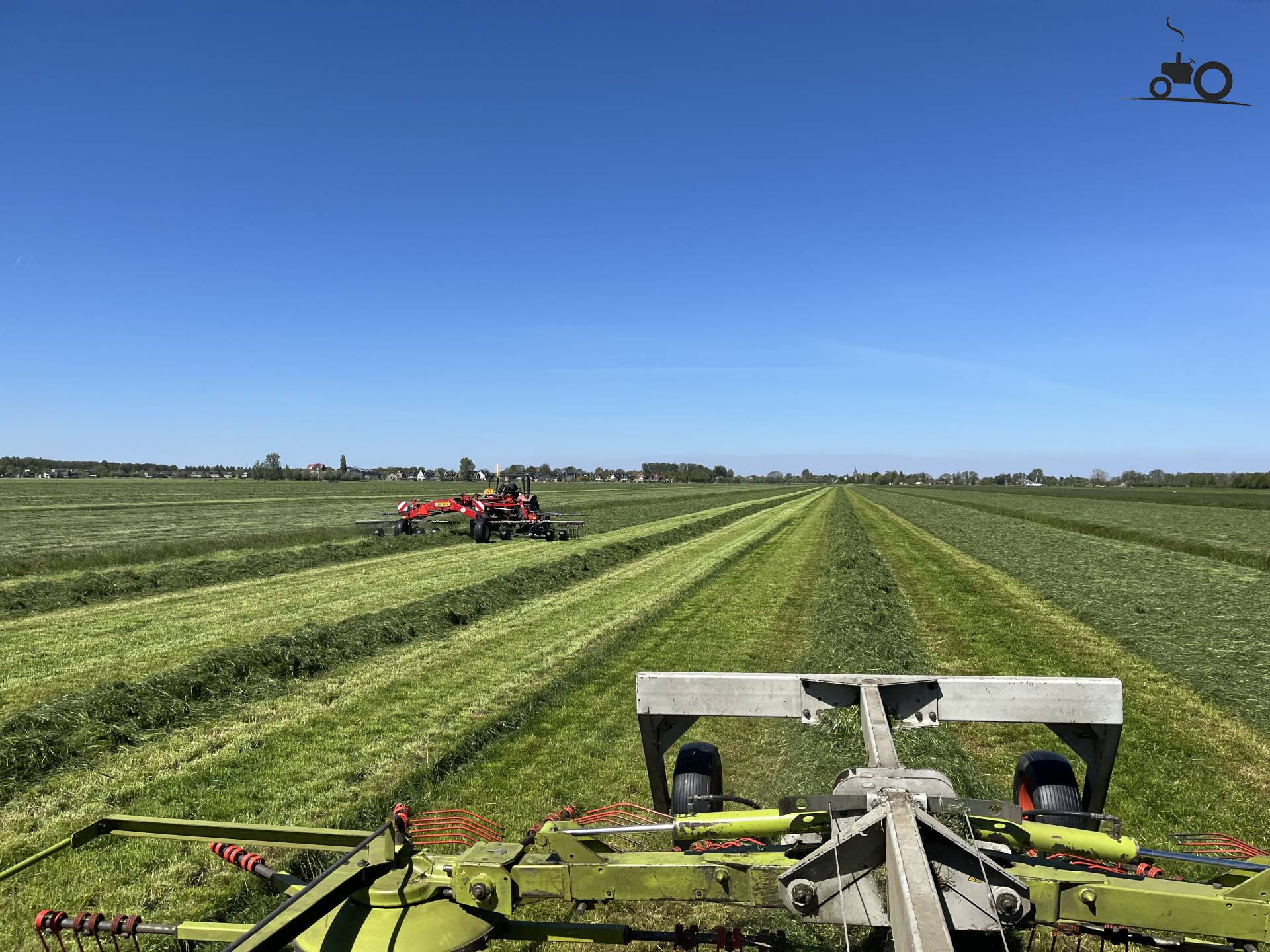 Eerste snede harken met Claas en Fella