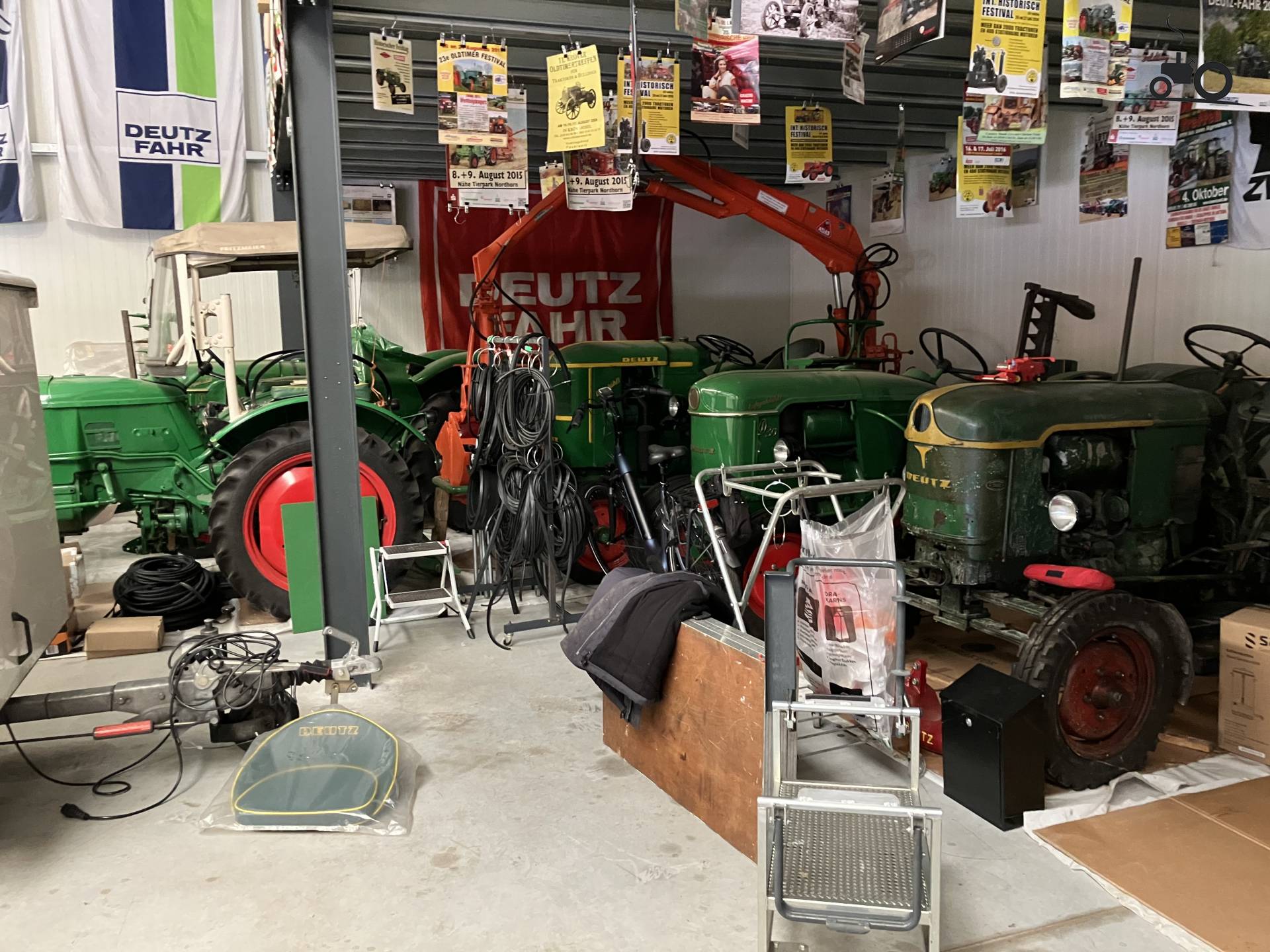 Meerdere Deutz tractoren bij Stio in Zuidbroek