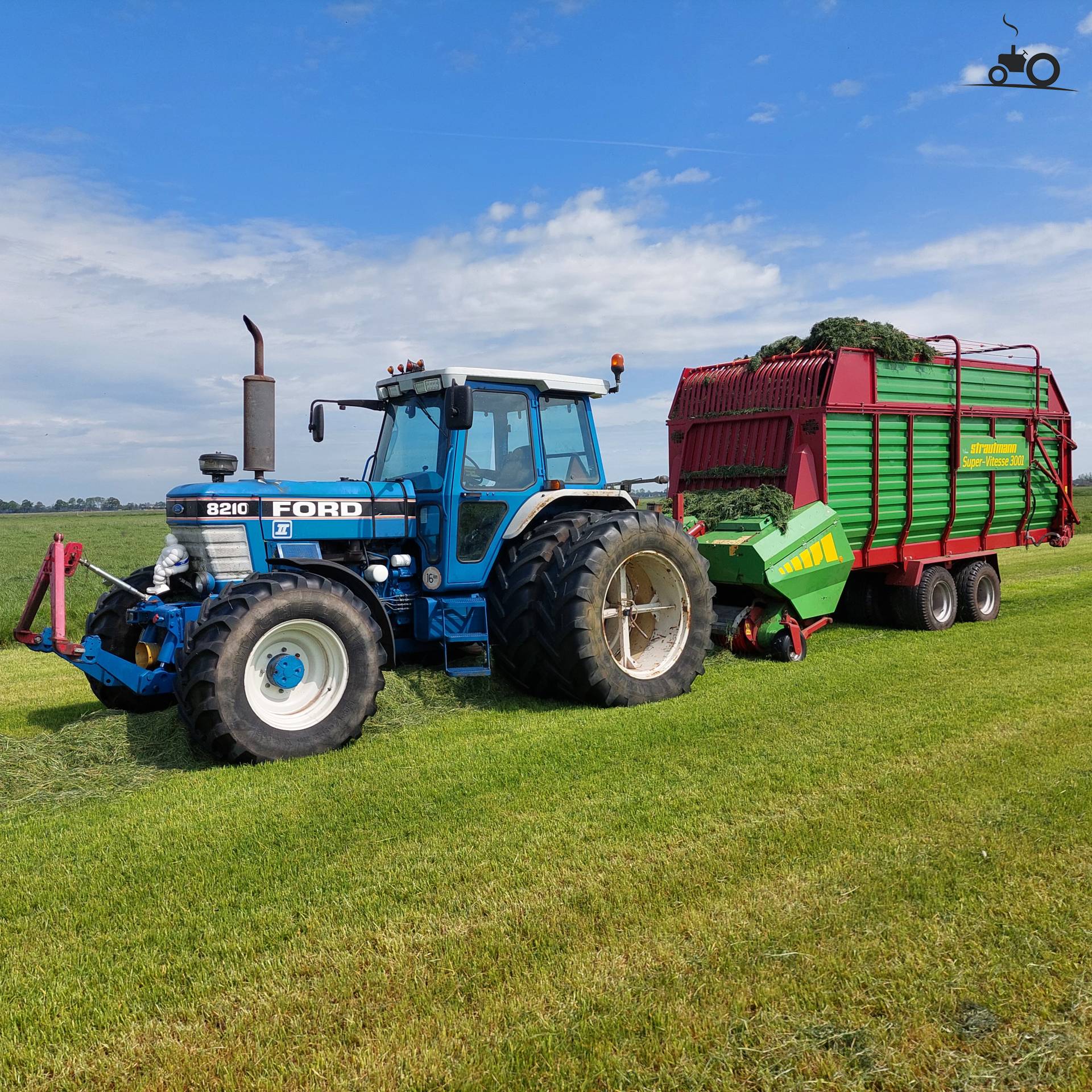 Ford 8210 met Strautmann Super Vitesse 3001