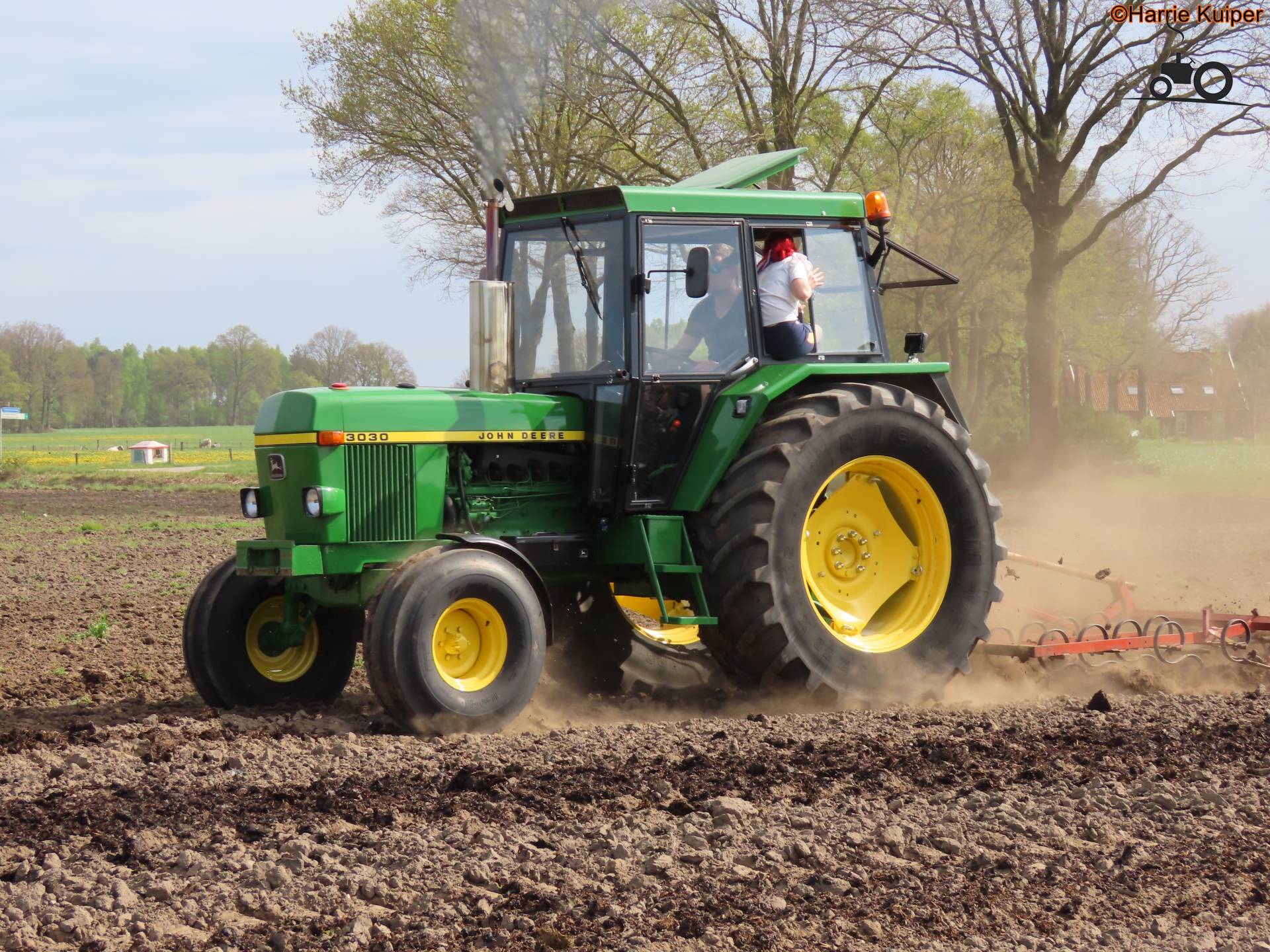 Un John Deere 3030 lors d'une journée de vieux tracteurs à Meddo