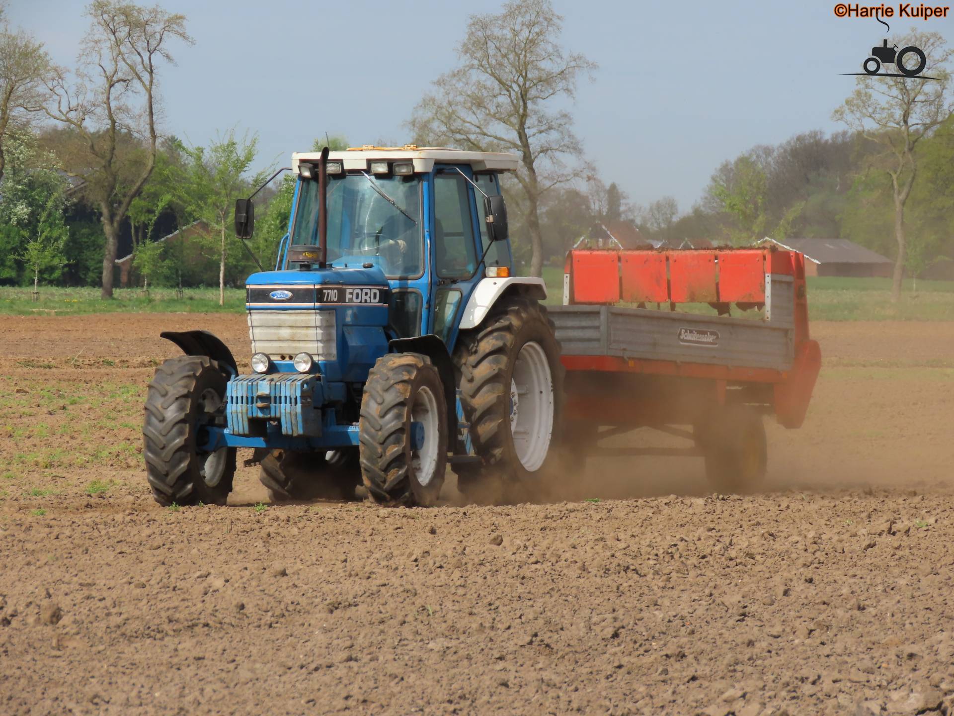 Tracteur Ford 7710 lors de la journée des vieux tracteurs à Meddo
