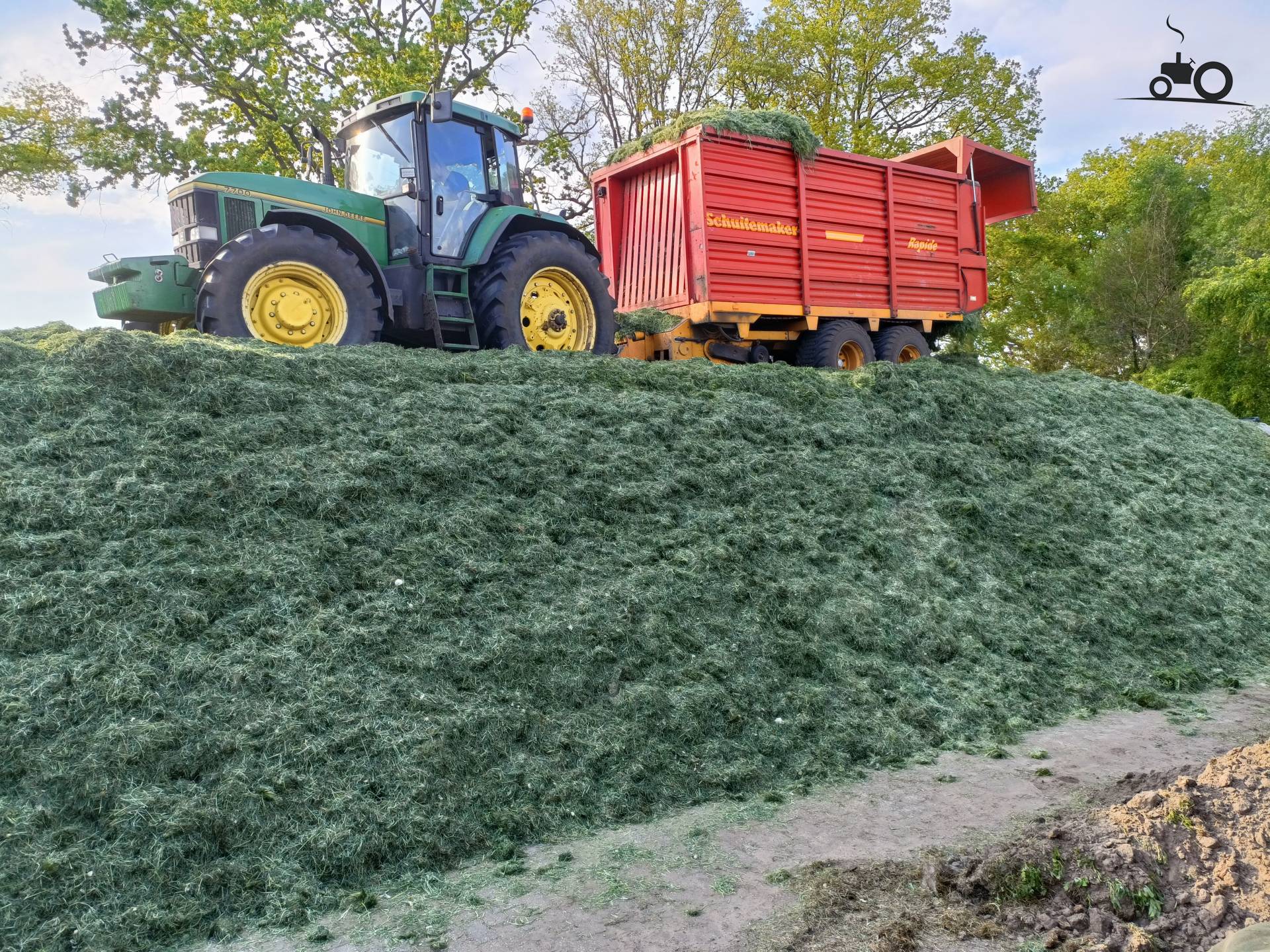 John Deere 7700 met Rapide tijdens eerste snede