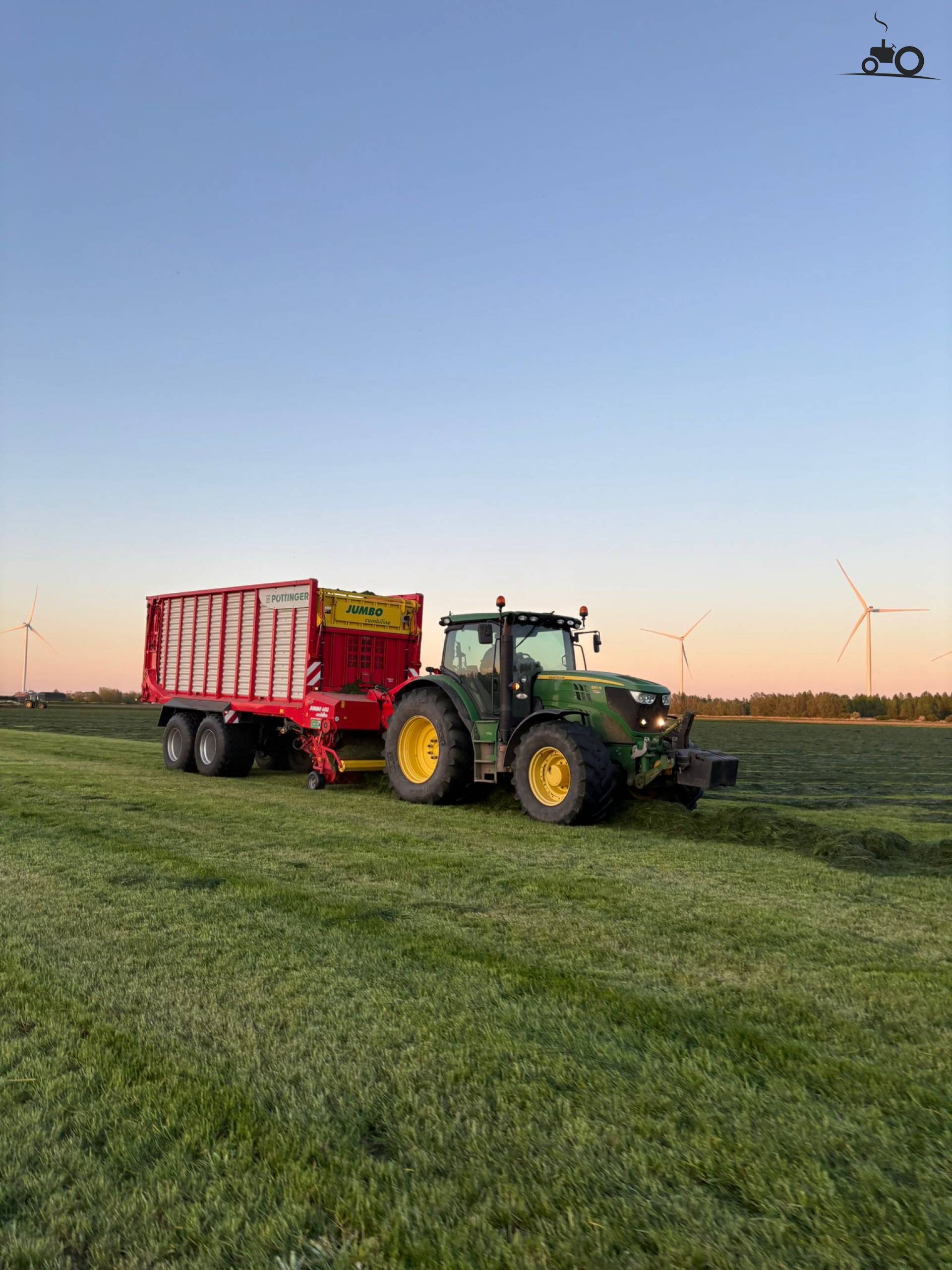 John Deere 6150R met Pottinger 6610 opraapwagen