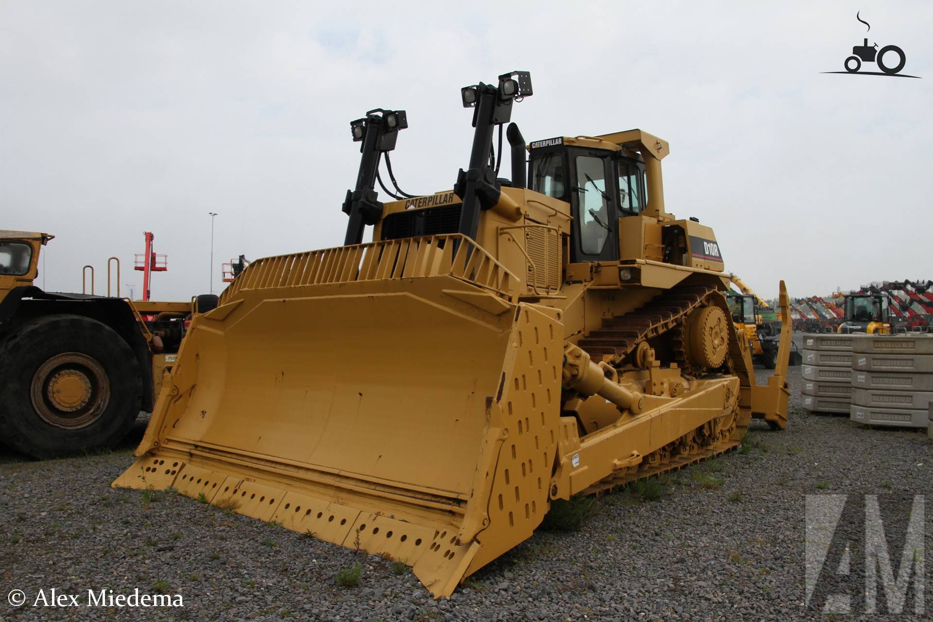 Caterpillar D10R op veiling in Moerdijk